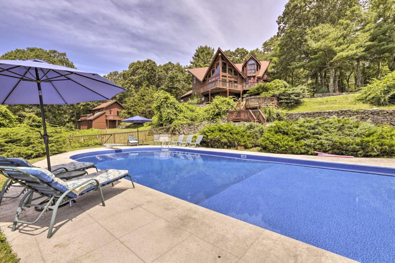 Private With Deck And Spectacular Views!