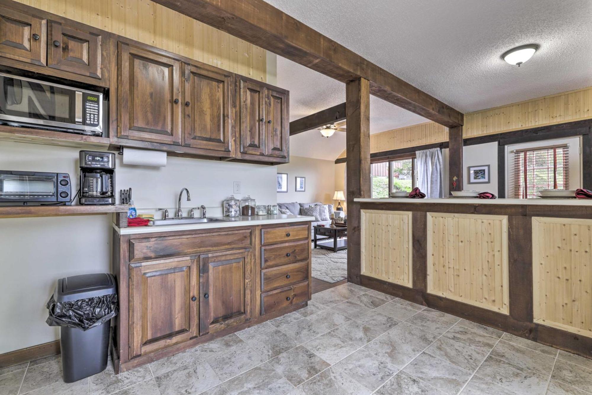 Hébergement de vacances Private With Deck And Spectacular Views! *