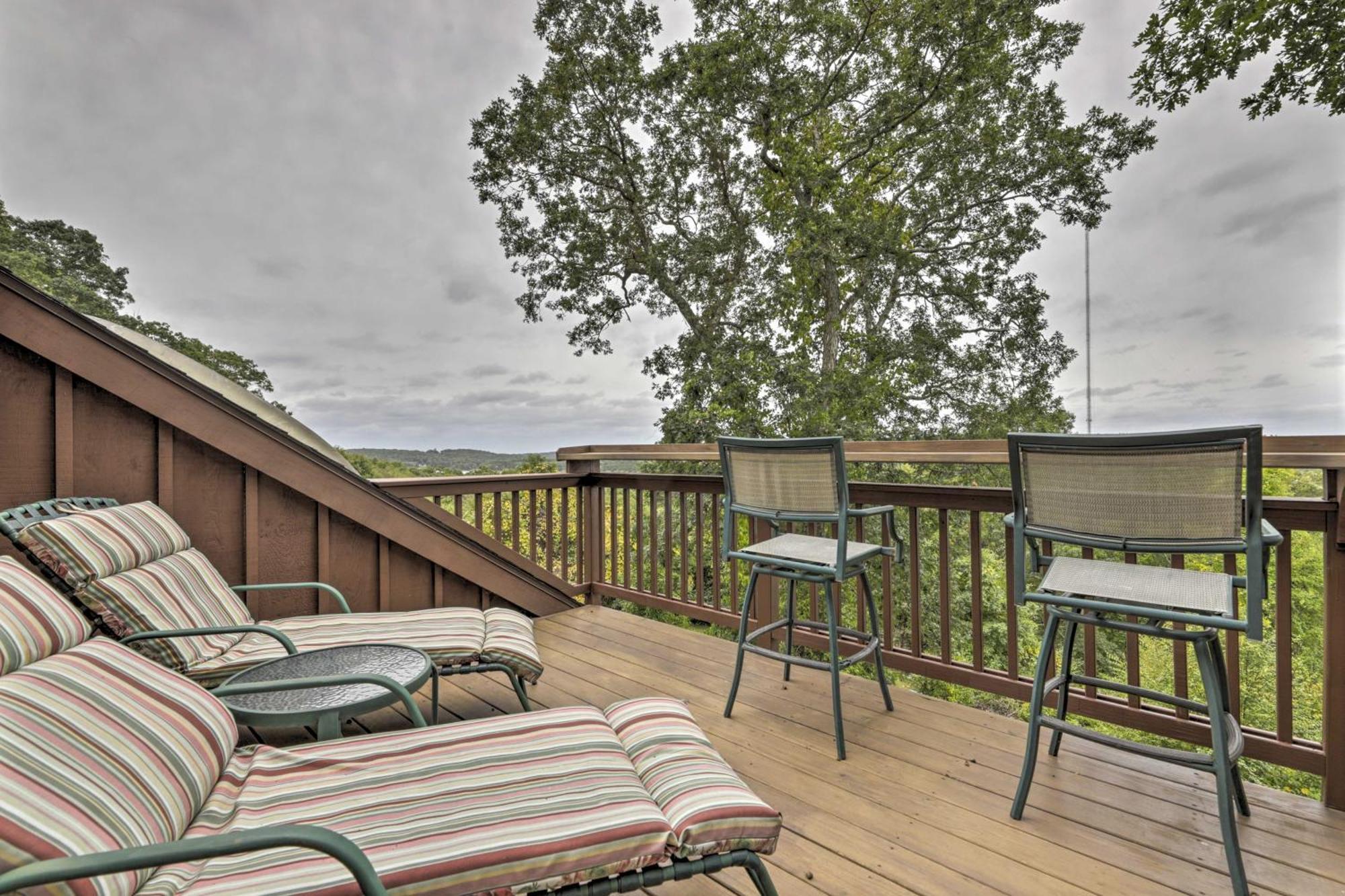 Private With Deck And Spectacular Views! * Uncasville