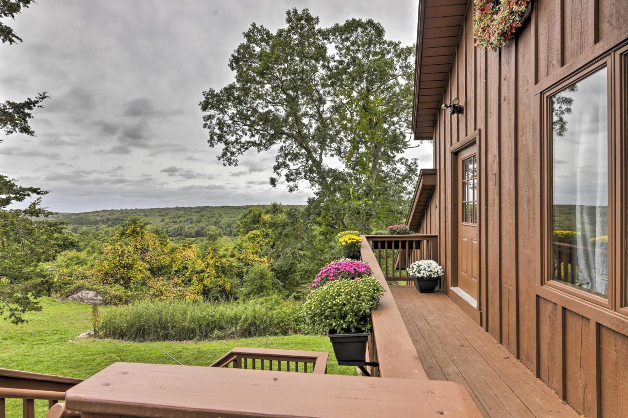 Private With Deck And Spectacular Views! *