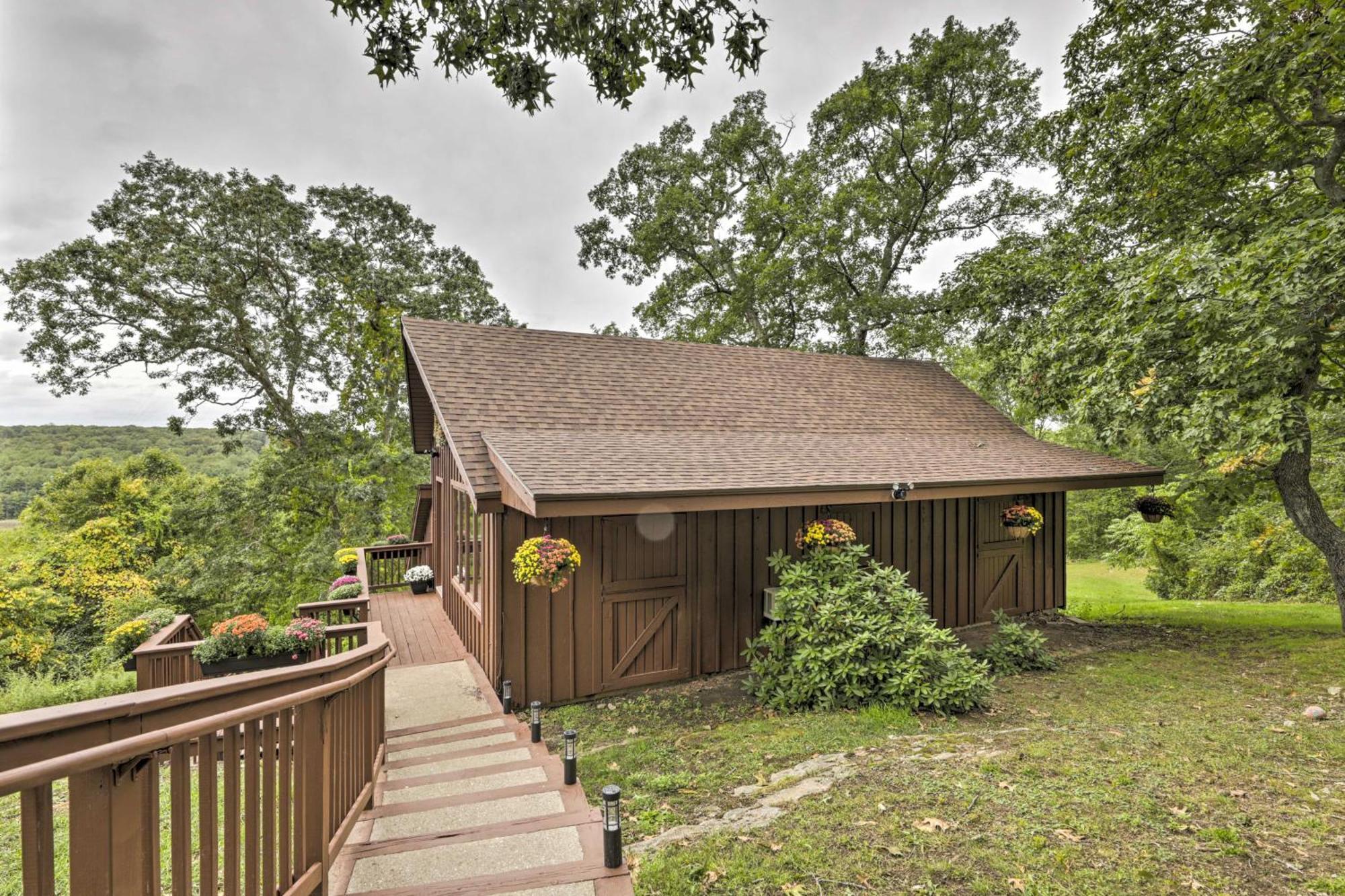 Private With Deck And Spectacular Views! *